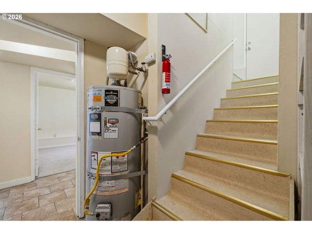 9540 Sw TERWILLIGER Blvd, Portland, OR 97219