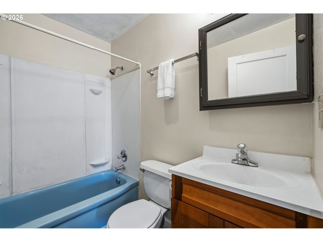 9540 Sw TERWILLIGER Blvd, Portland, OR 97219
