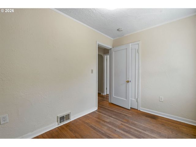 9540 Sw TERWILLIGER Blvd, Portland, OR 97219