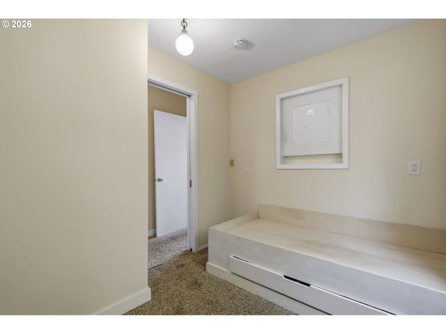 9540 Sw TERWILLIGER Blvd, Portland, OR 97219