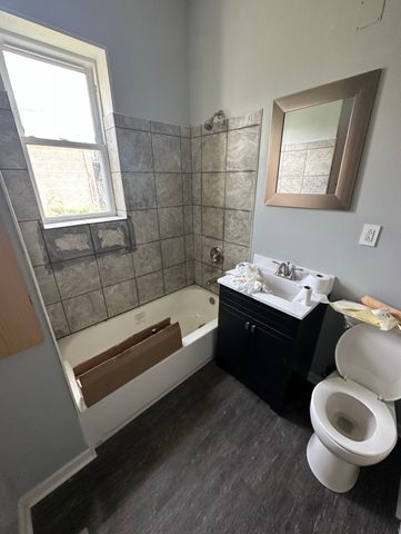 7144 S Saint Lawrence Avenue, Chicago, IL 60619
