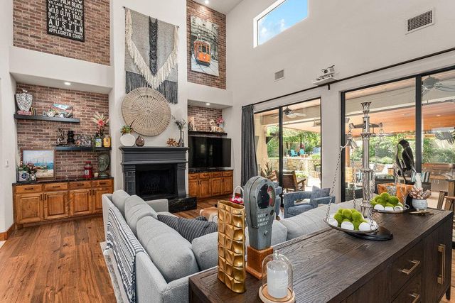 3 Applegreen CT, The Hills, TX 78738