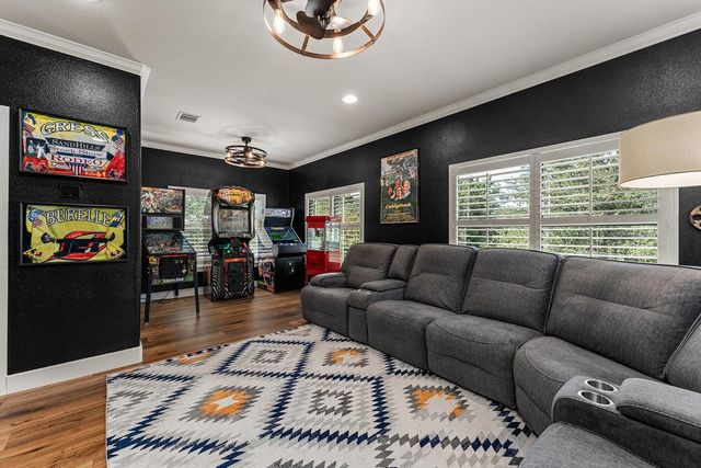 3 Applegreen CT, The Hills, TX 78738