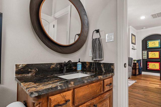 3 Applegreen CT, The Hills, TX 78738