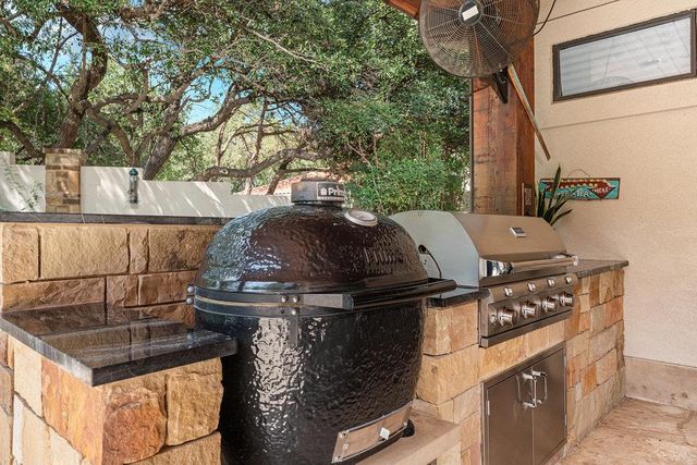 3 Applegreen CT, The Hills, TX 78738