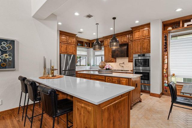 3 Applegreen CT, The Hills, TX 78738