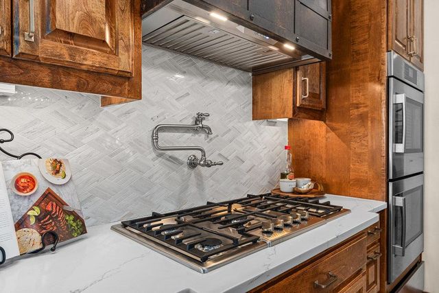 3 Applegreen CT, The Hills, TX 78738