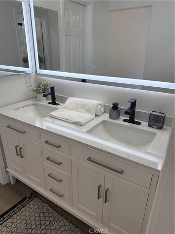 2687 Orange b, Costa Mesa, CA 92627
