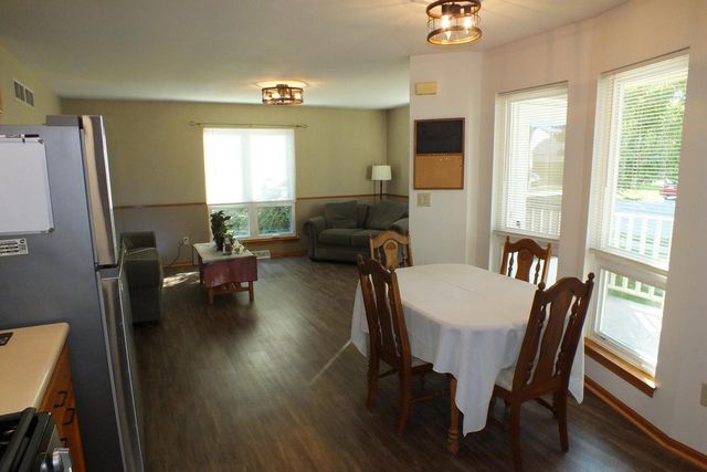 1221 Lombardi WAY, Waukesha, WI 53186