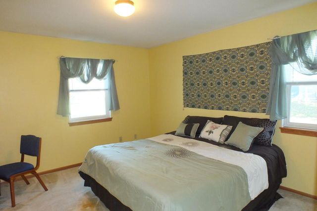 1221 Lombardi WAY, Waukesha, WI 53186