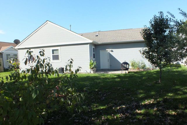 1221 Lombardi WAY, Waukesha, WI 53186