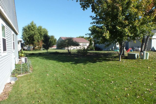 1221 Lombardi WAY, Waukesha, WI 53186