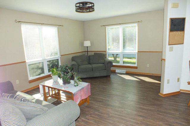 1221 Lombardi WAY, Waukesha, WI 53186