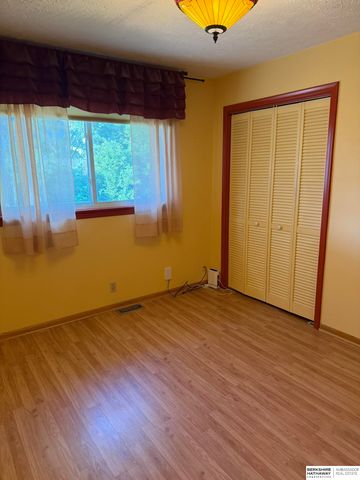 7507 Newport Avenue, Omaha, NE 68122