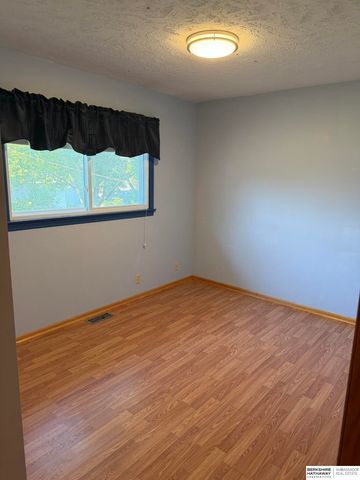 7507 Newport Avenue, Omaha, NE 68122