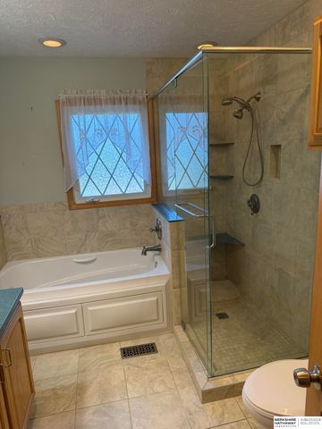 7507 Newport Avenue, Omaha, NE 68122