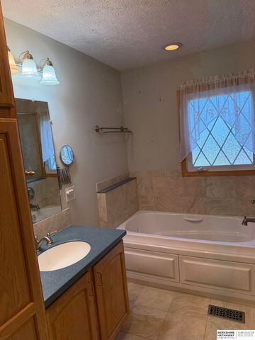 7507 Newport Avenue, Omaha, NE 68122