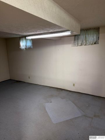 7507 Newport Avenue, Omaha, NE 68122