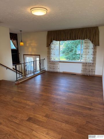 7507 Newport Avenue, Omaha, NE 68122