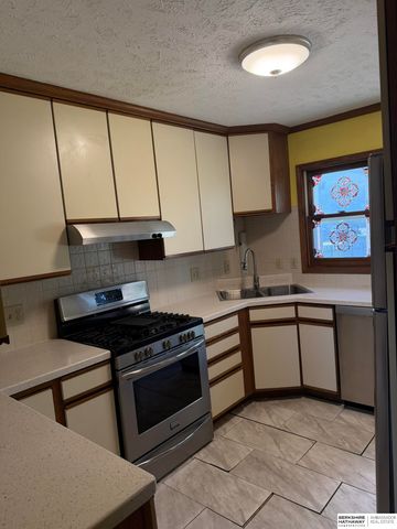 7507 Newport Avenue, Omaha, NE 68122