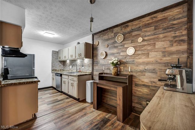 16430 Heather Lane 204, Middleburg Heights, OH 44130