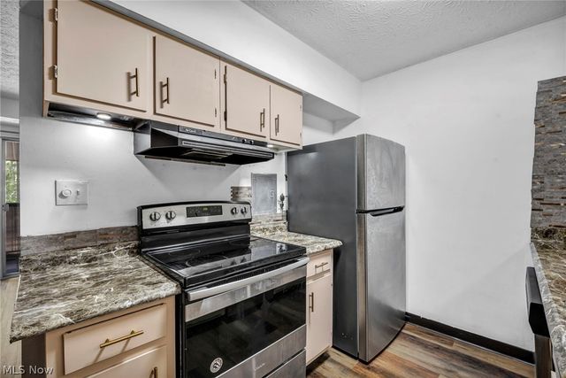 16430 Heather Lane 204, Middleburg Heights, OH 44130
