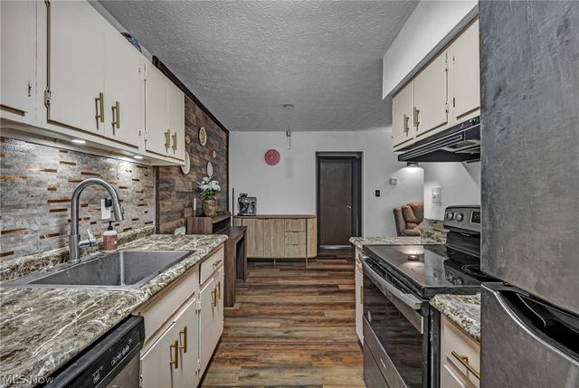 16430 Heather Lane 204, Middleburg Heights, OH 44130