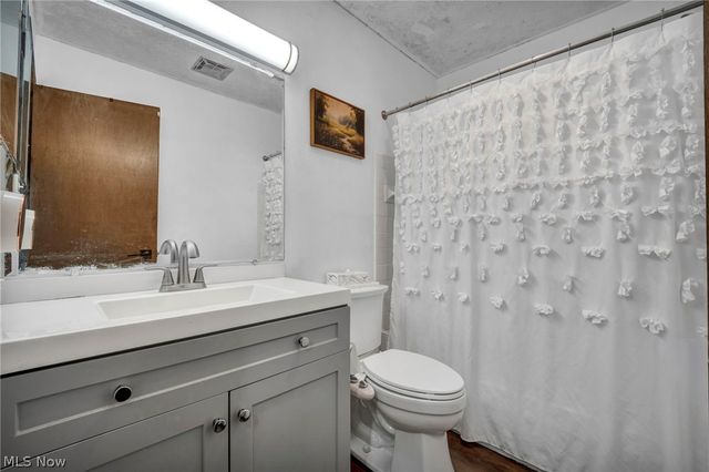 16430 Heather Lane 204, Middleburg Heights, OH 44130
