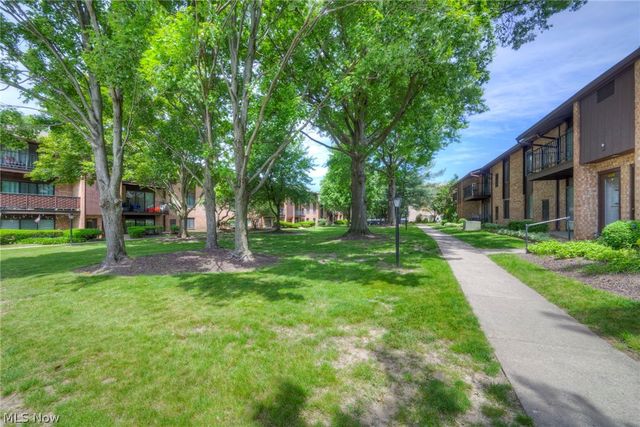 16430 Heather Lane 204, Middleburg Heights, OH 44130