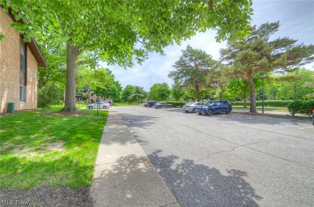 16430 Heather Lane 204, Middleburg Heights, OH 44130