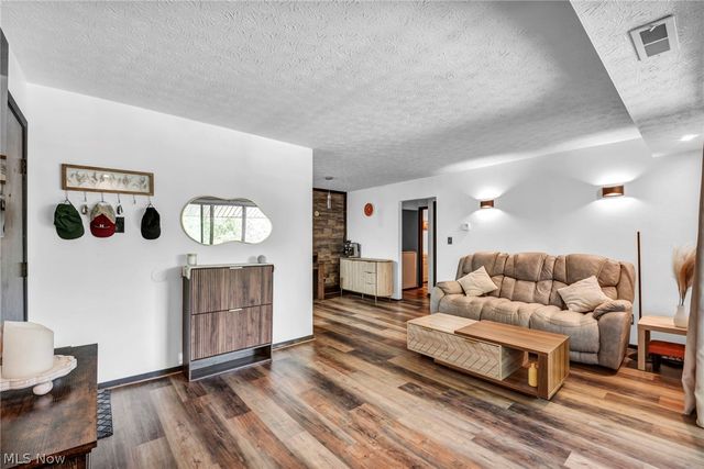16430 Heather Lane 204, Middleburg Heights, OH 44130