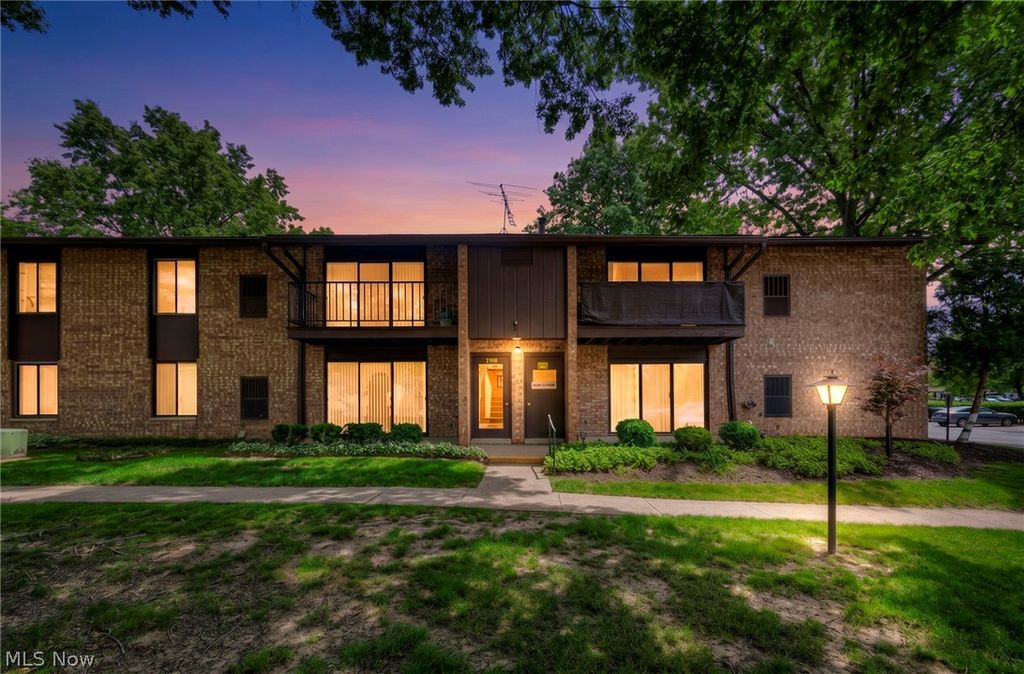 16430 Heather Lane 204, Middleburg Heights, OH 44130
