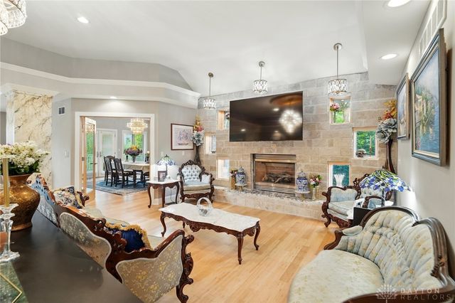219 Chateau Valley Lane, South Lebanon, OH 45065