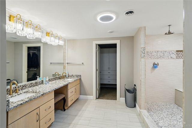 219 Chateau Valley Lane, South Lebanon, OH 45065