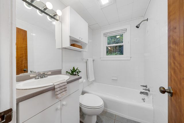 18 Holiday Shore Drive, Dunbarton, NH 03046