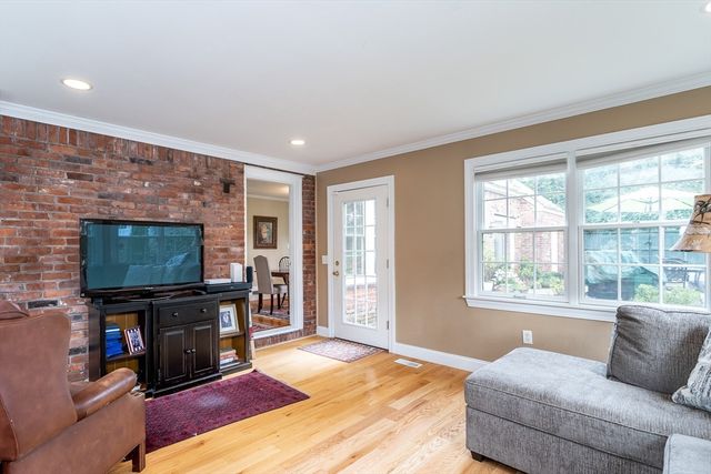 153 Western Dr, Longmeadow, MA 01106