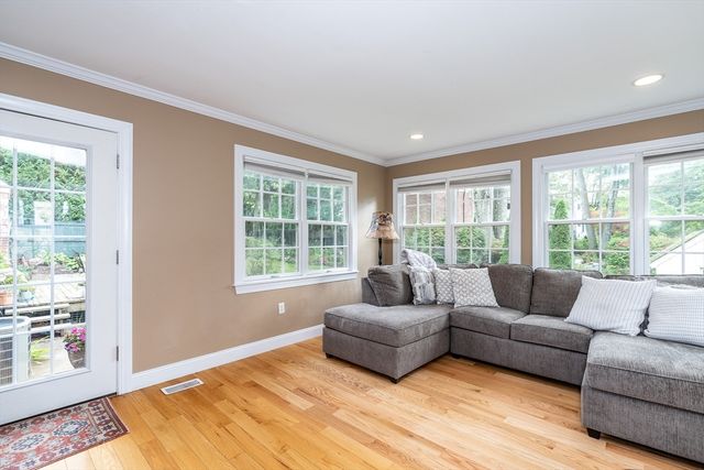 153 Western Dr, Longmeadow, MA 01106