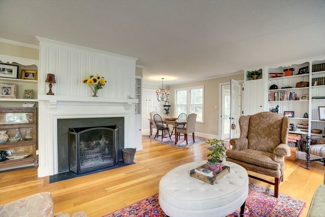 153 Western Dr, Longmeadow, MA 01106