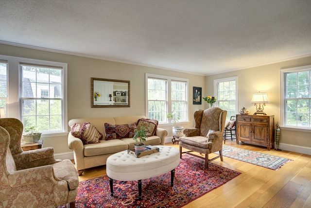 153 Western Dr, Longmeadow, MA 01106