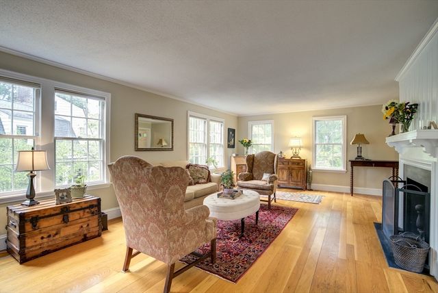 153 Western Dr, Longmeadow, MA 01106