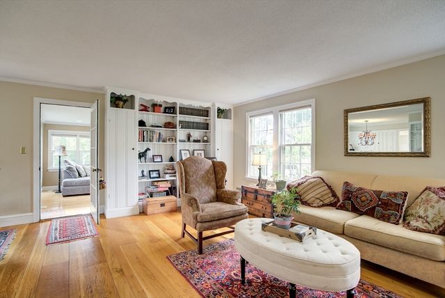 153 Western Dr, Longmeadow, MA 01106