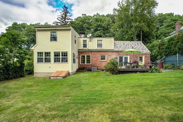 153 Western Dr, Longmeadow, MA 01106