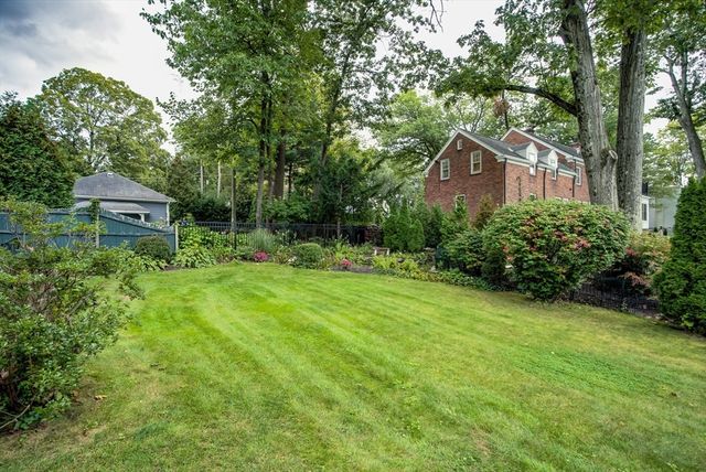 153 Western Dr, Longmeadow, MA 01106
