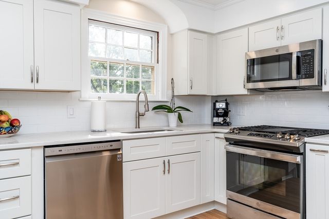 153 Western Dr, Longmeadow, MA 01106