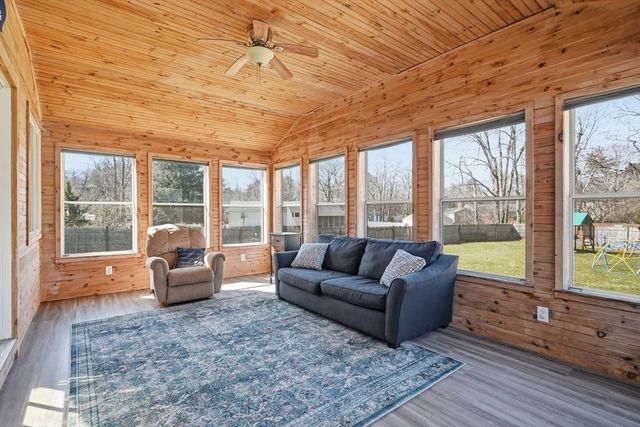 4 Edsel Dr, Burlington, MA 01803
