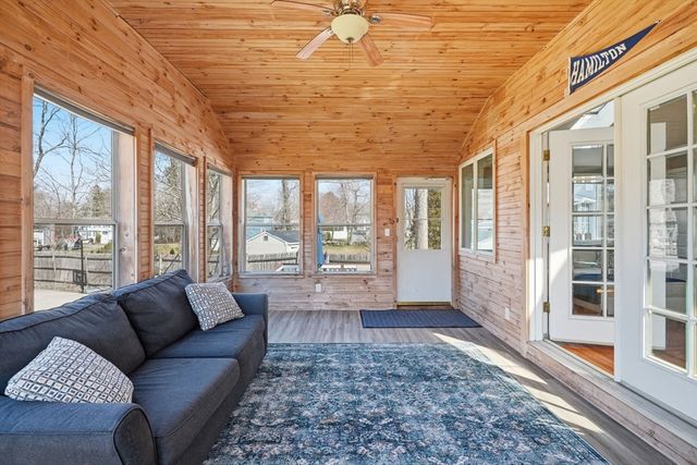4 Edsel Dr, Burlington, MA 01803