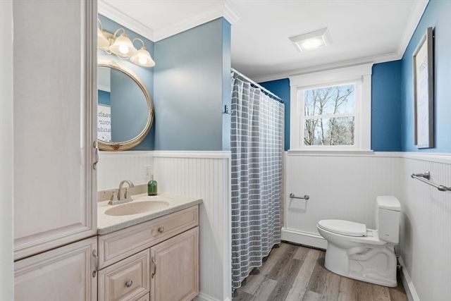 4 Edsel Dr, Burlington, MA 01803