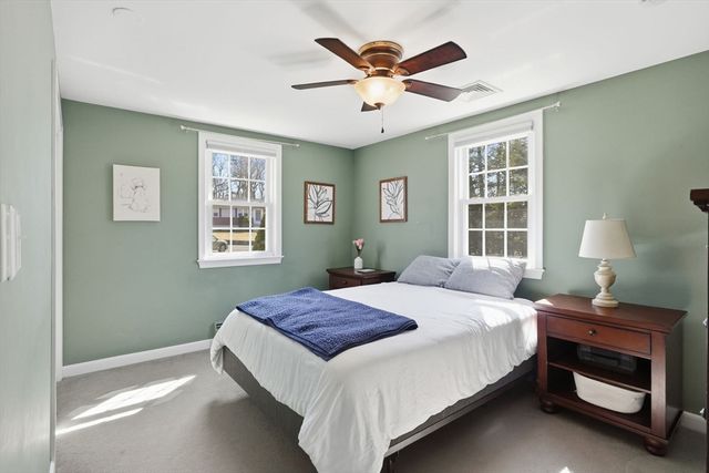 4 Edsel Dr, Burlington, MA 01803