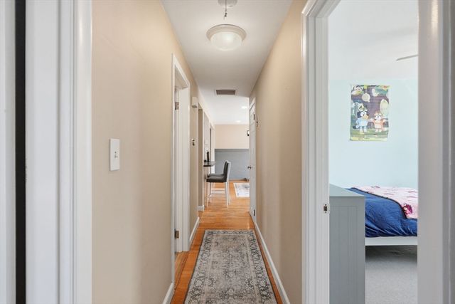 4 Edsel Dr, Burlington, MA 01803