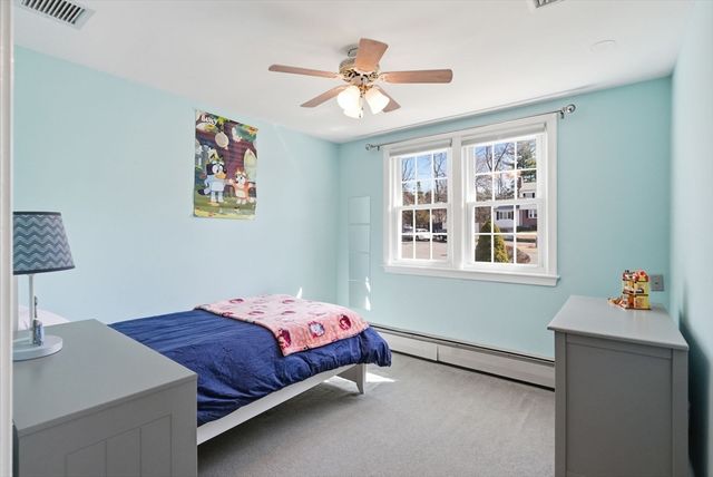 4 Edsel Dr, Burlington, MA 01803